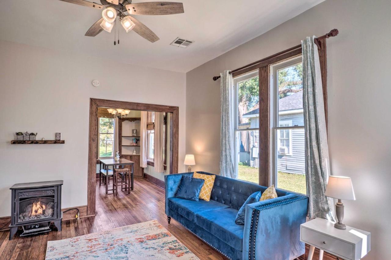 Lake Charles Cottage With Fireplace And Yard! Exterior photo