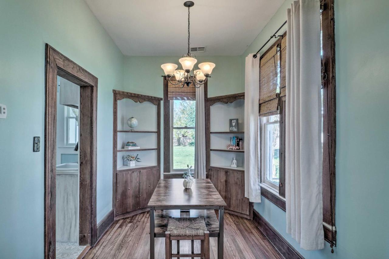 Lake Charles Cottage With Fireplace And Yard! Exterior photo