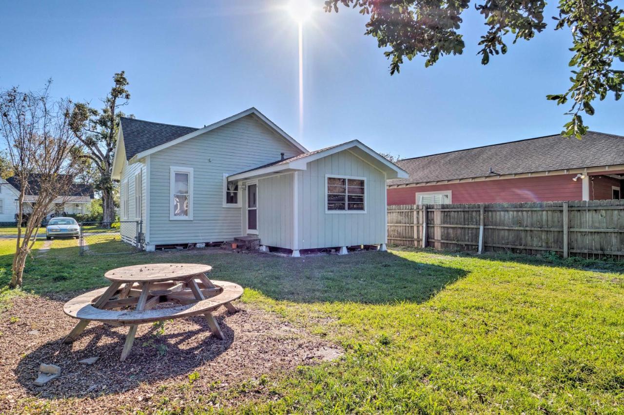 Lake Charles Cottage With Fireplace And Yard! Exterior photo