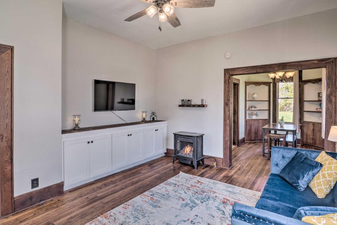 Lake Charles Cottage With Fireplace And Yard! Exterior photo