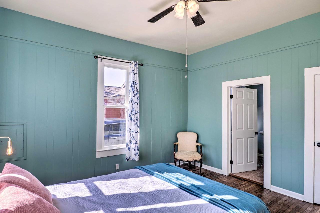 Lake Charles Cottage With Fireplace And Yard! Exterior photo